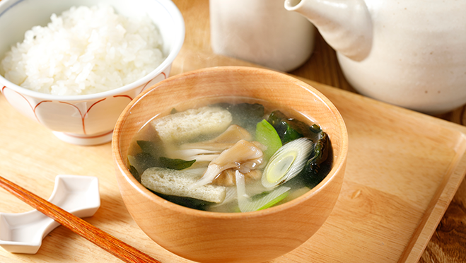 きのこと野菜の具だくさんみそ汁